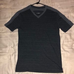 V neck size small